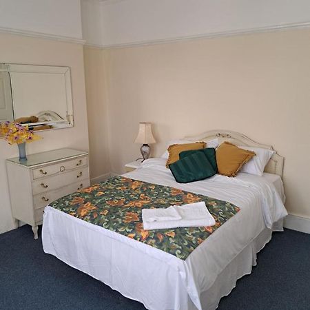 Double Room Available- London Seven Kings Seven Kings Train Station Ilford Eksteriør billede