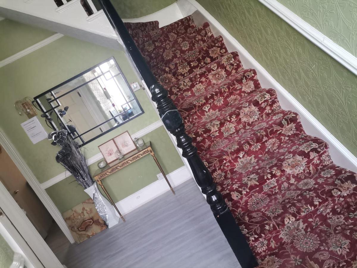 Double Room Available- London Seven Kings Seven Kings Train Station Ilford Eksteriør billede