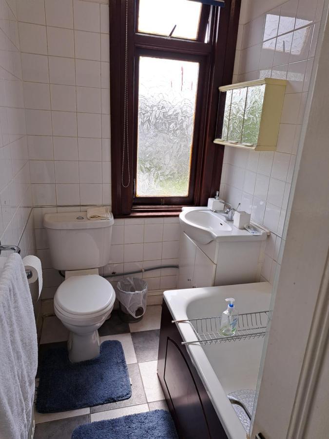 Double Room Available- London Seven Kings Seven Kings Train Station Ilford Eksteriør billede
